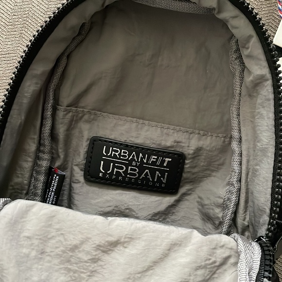 Urban Fit Black Puffer Sling - NEW!! - Picture 3 of 4